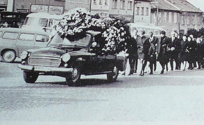 Škoda 1202 pohřební