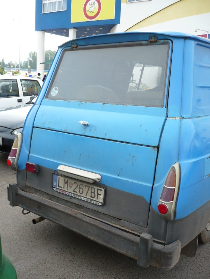 Škoda 1203 dodávka modrá zezadu
