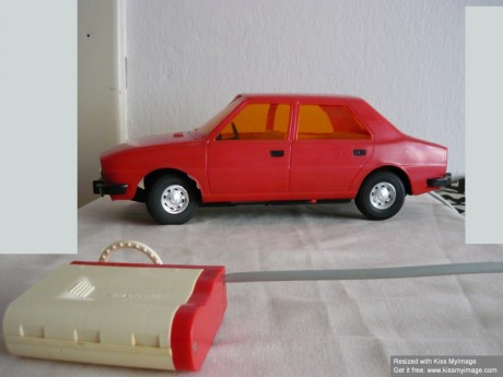 Škoda 120 LS červená ites z boku