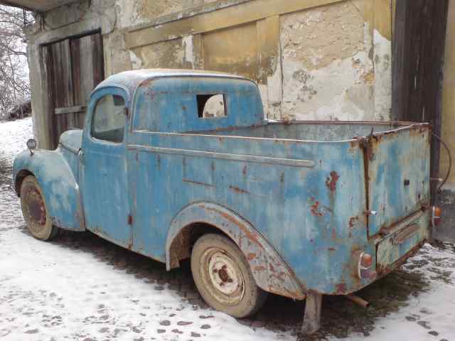 Škoda Tudor poštovní valník zezadu