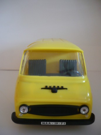 Škoda 1203 dodávka žlutá předek
