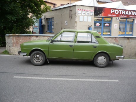 Škoda 105L zelená z boku