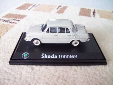 Škoda 1000MB bílá z boku Abrex