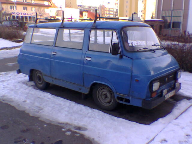 Škoda 1203 modrý mikrobus z boku