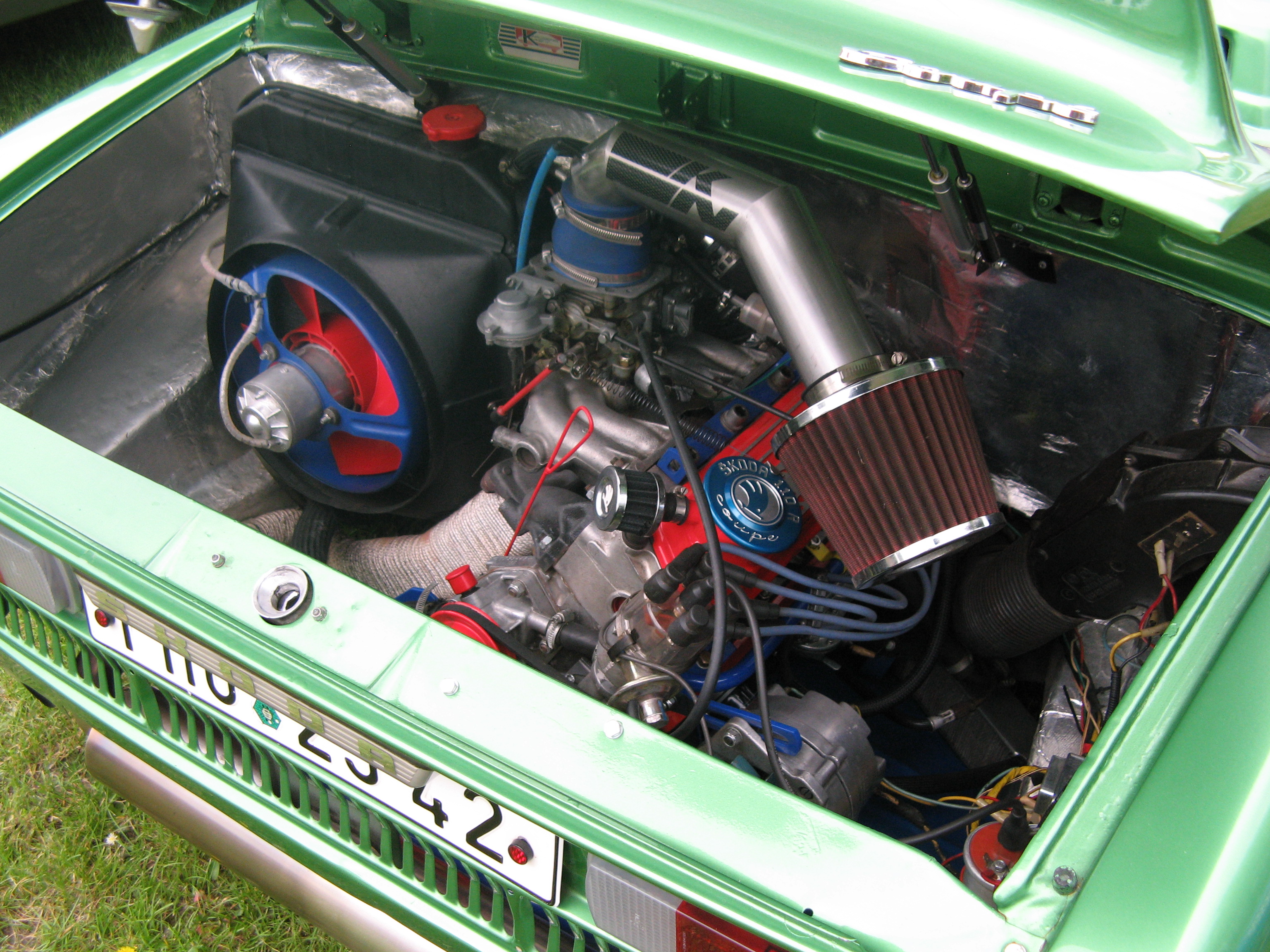 Škoda 110R zelená2 - motor