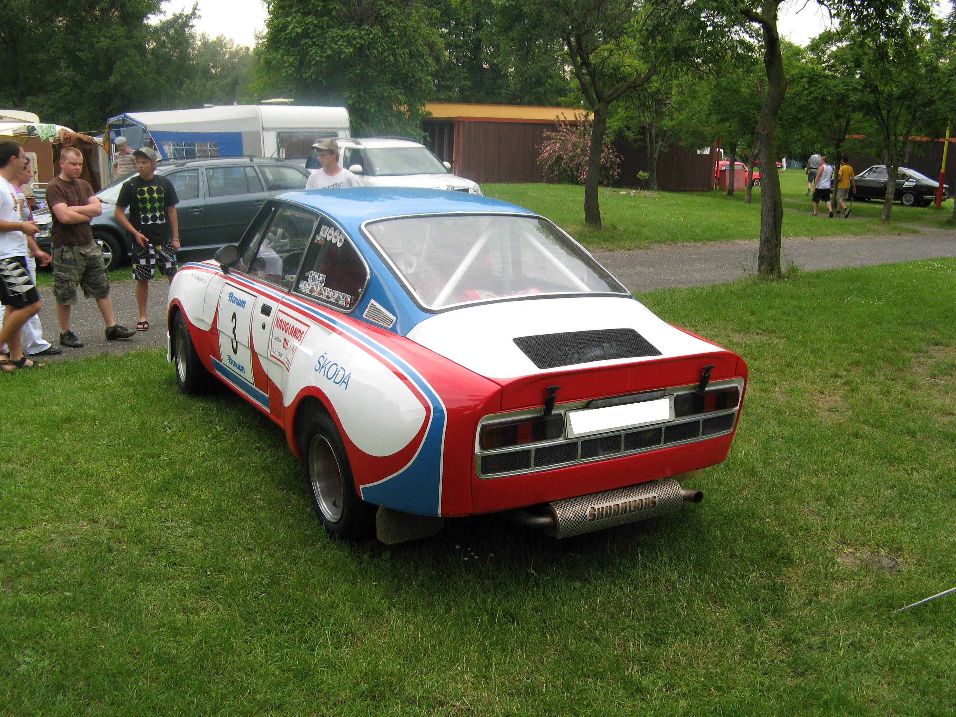 Škoda 130 RS bílá zezadu