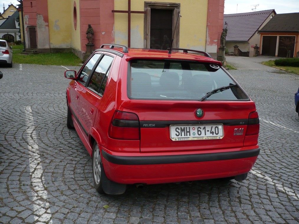 Škoda felicia GLX červená, zezadu