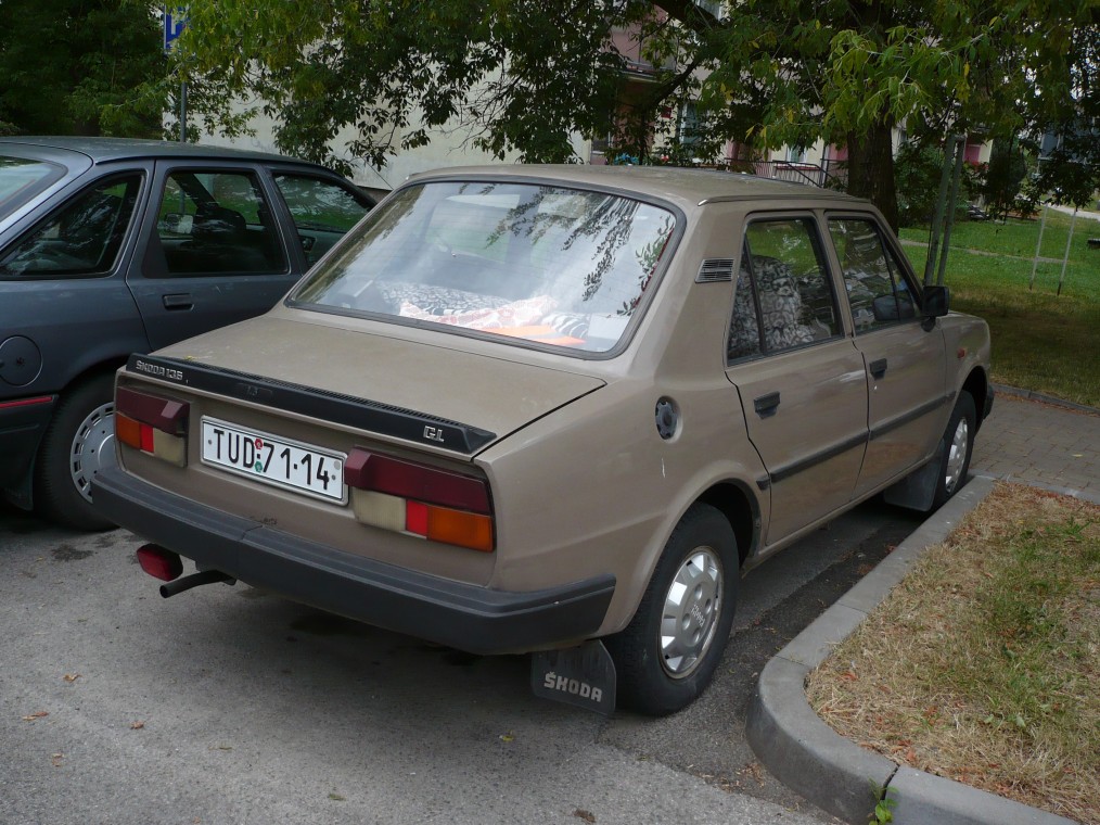 Škoda 136 GL, zezadu