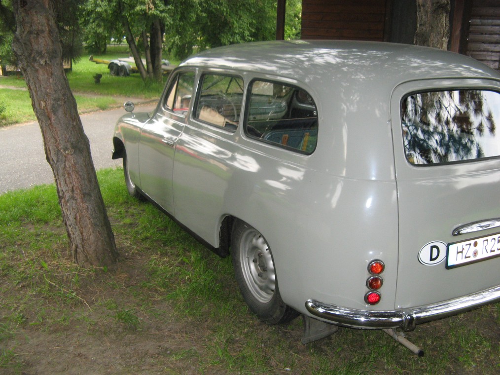 Škoda 1201 STW, z boku