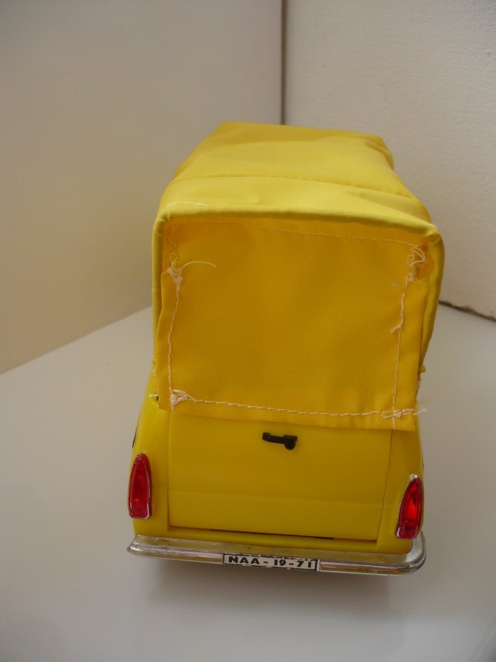 Škoda 1203 valník s plachtou žlutá.