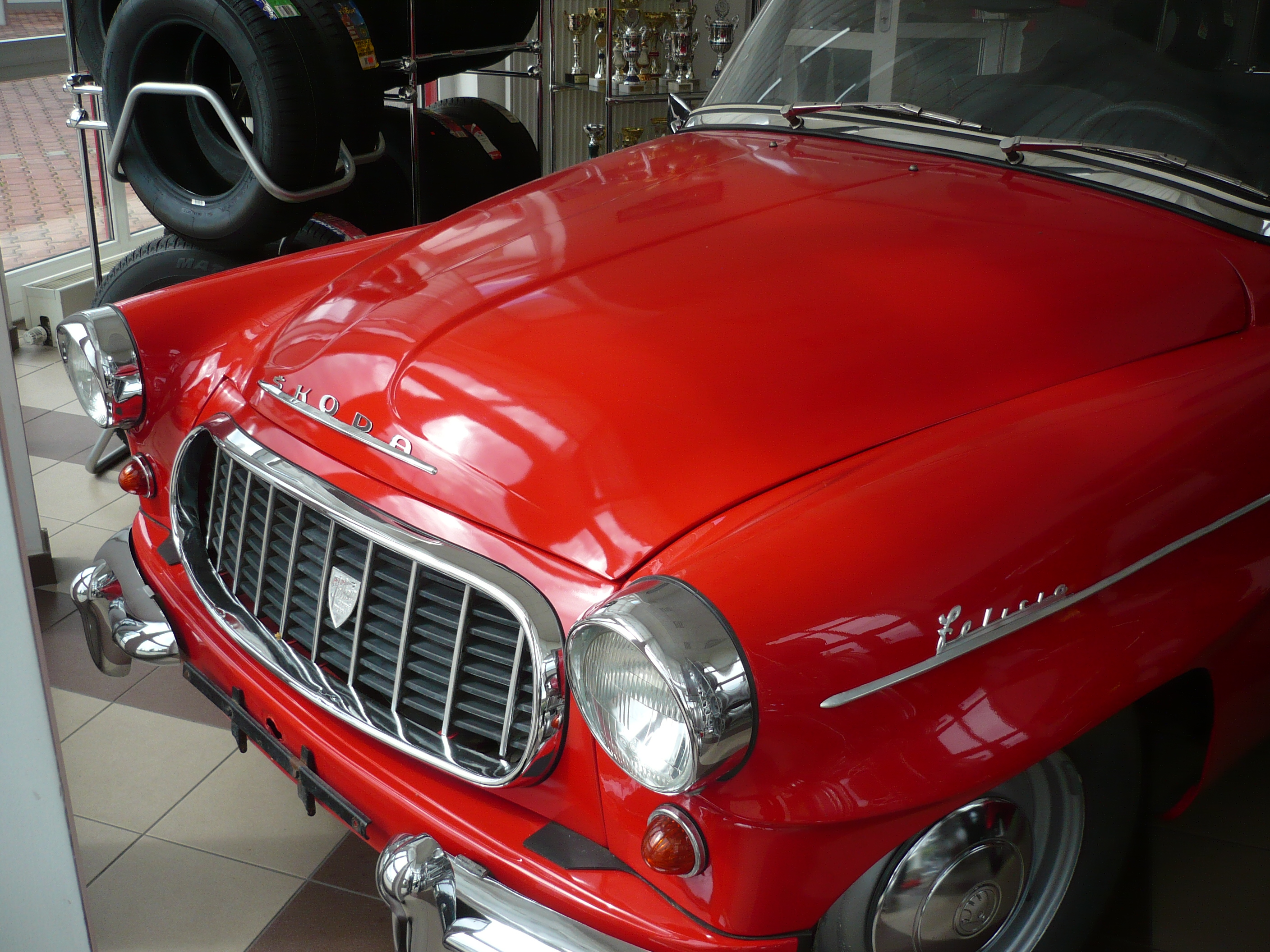 Škoda 450 Felicia červená předek
